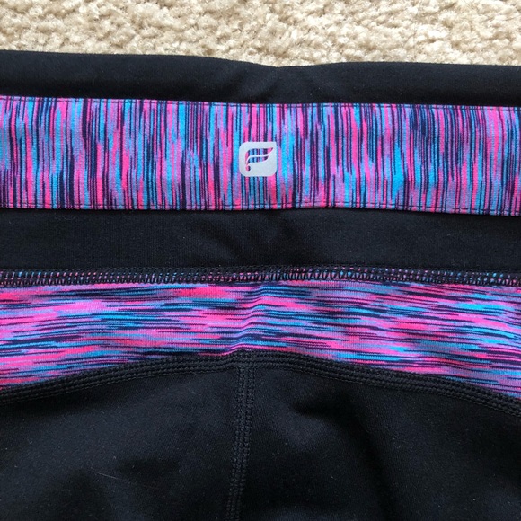Fabletics Camacan Capri Sz S (Black/Pop Pink) - Picture 4 of 5